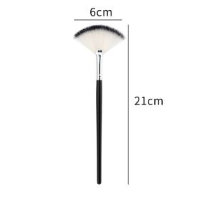 Single Fan-shaped Brightening Makeup Brush (Option: Black Silver)